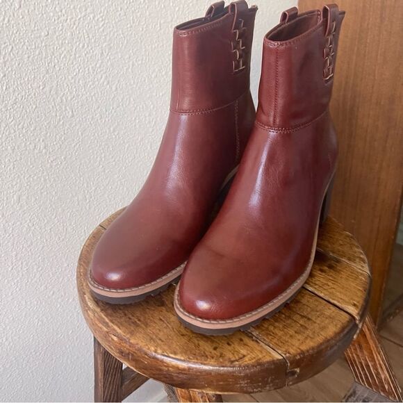 BareTraps Size 9 Brown Heeled Boots with Side Zipper - Picture 2 of 8
